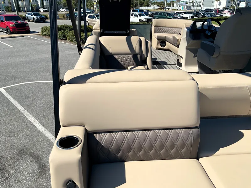 Slide: The Image of Harris Cruiser 230 2026 - 39