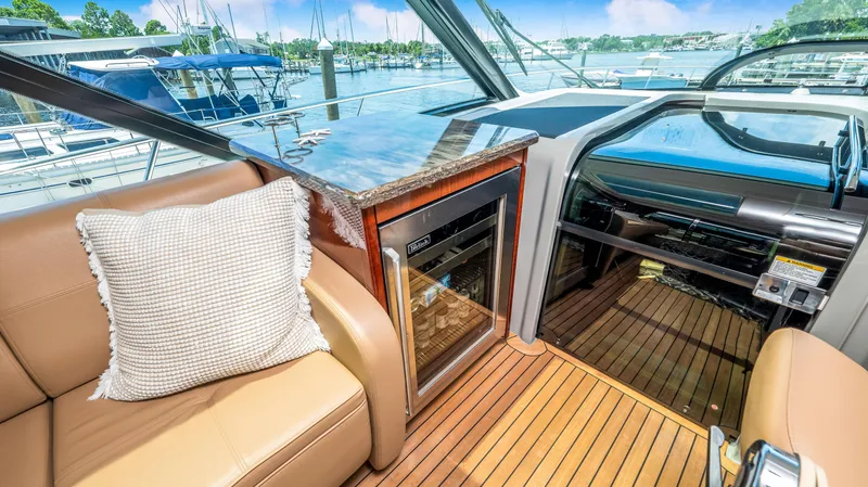Slide: The Image of Sea Ray 610 SUNDANCER 2013 - 20