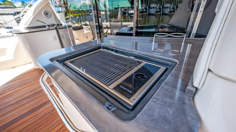 Slide: The Image of Sea Ray 610 SUNDANCER 2013 - 53
