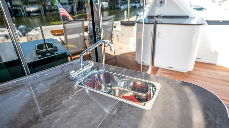 Slide: The Image of Sea Ray 610 SUNDANCER 2013 - 56