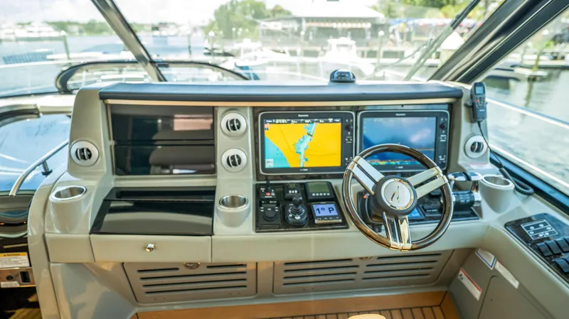 Slide: The Image of Sea Ray 610 SUNDANCER 2013 - 73