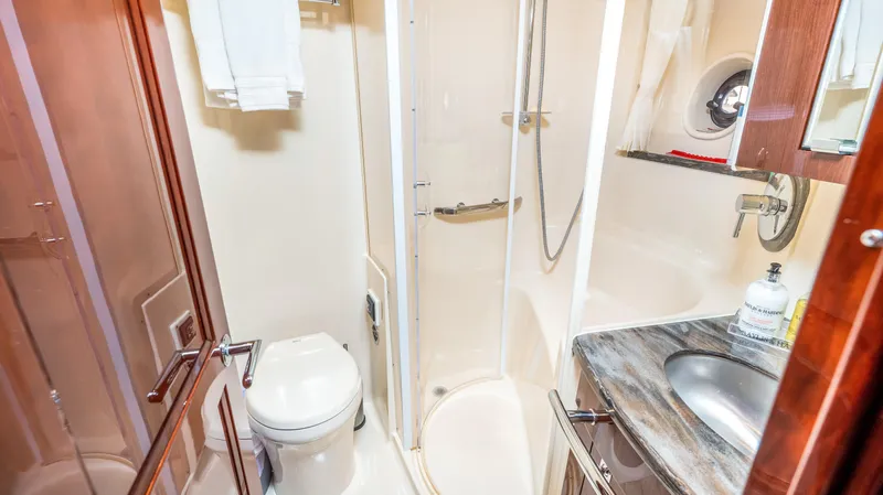 Slide: The Image of Sea Ray 610 SUNDANCER 2013 - 82