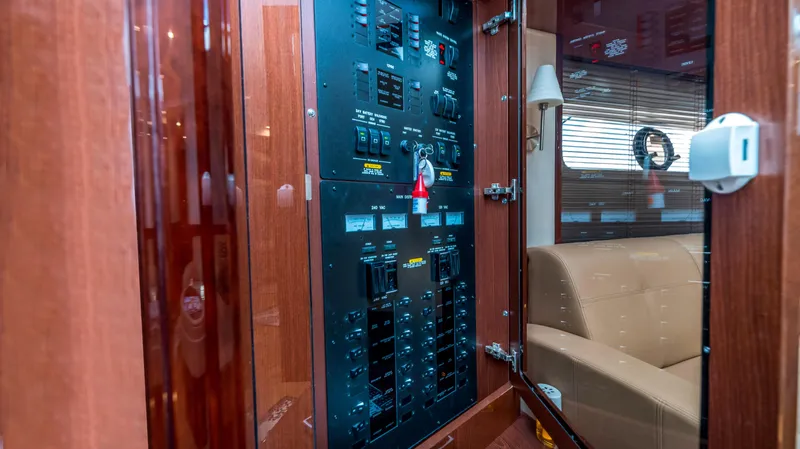 Slide: The Image of Sea Ray 610 SUNDANCER 2013 - 85