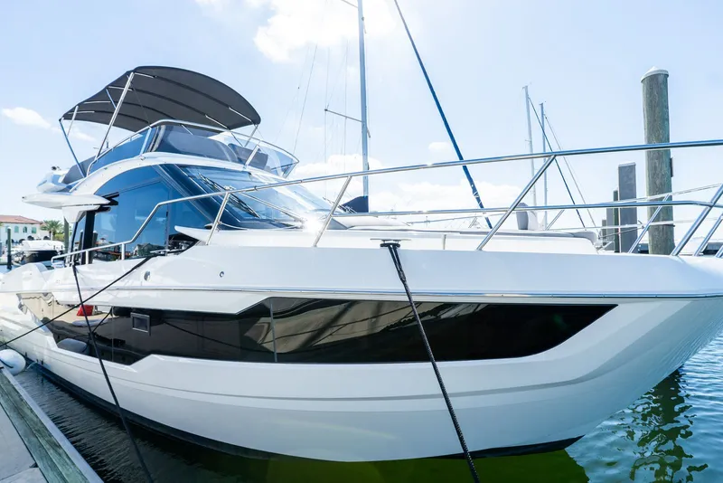 Slide: The Image of Galeon 400 FLY 2025 - 1