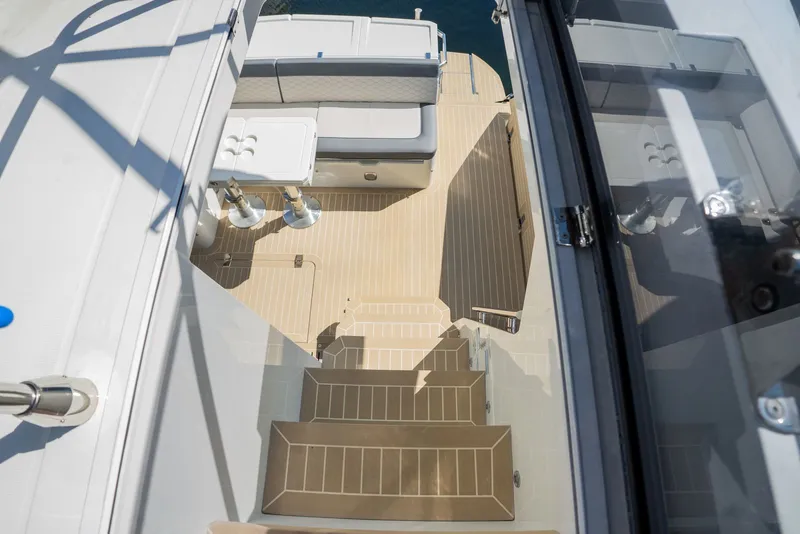 Slide: The Image of Galeon 400 FLY 2025 - 10