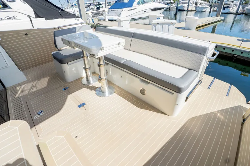 Slide: The Image of Galeon 400 FLY 2025 - 11