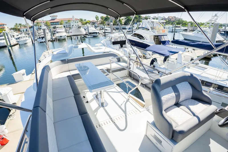 Slide: The Image of Galeon 400 FLY 2025 - 14