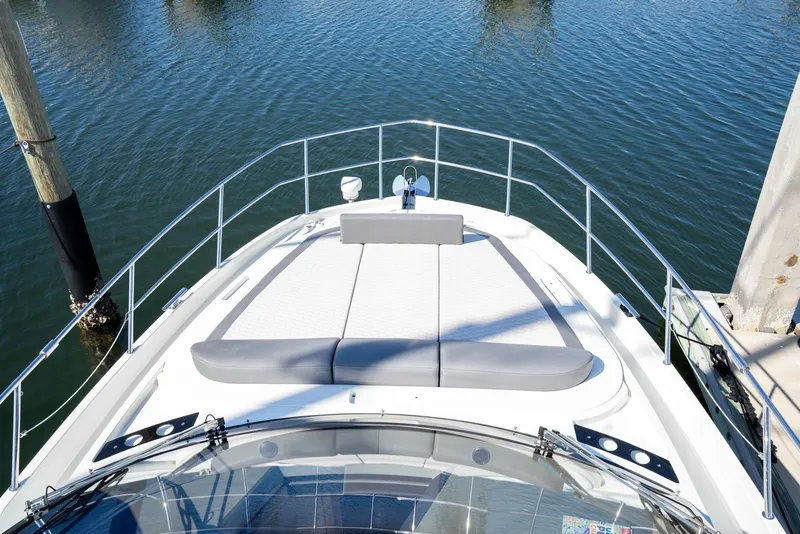 Slide: The Image of Galeon 400 FLY 2025 - 15