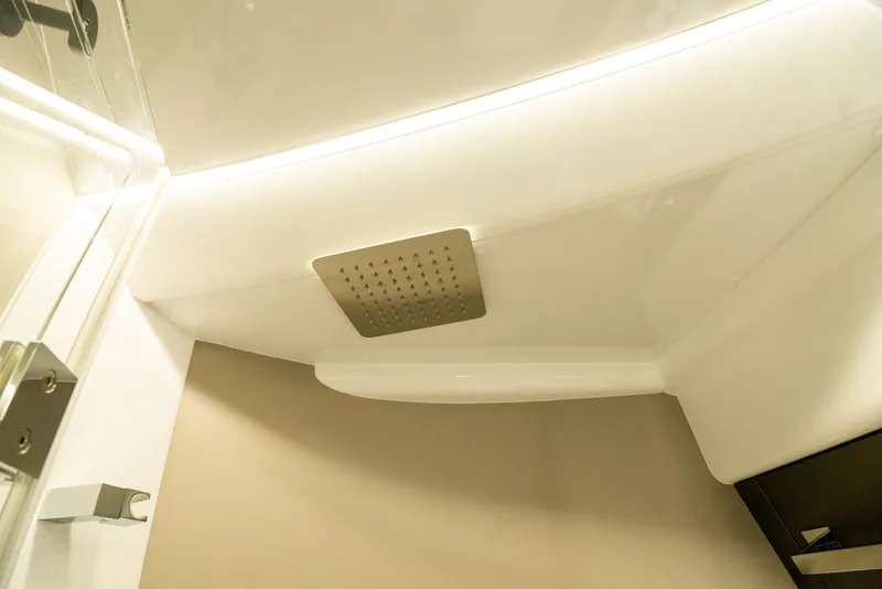 Slide: The Image of Galeon 400 FLY 2025 - 33