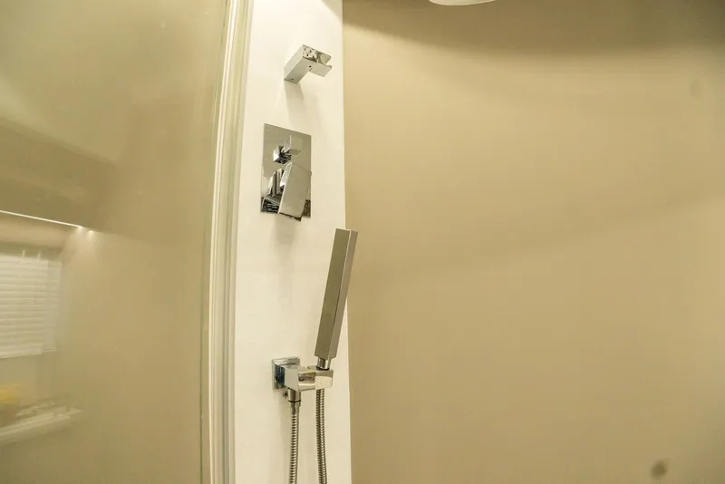 Slide: The Image of Galeon 400 FLY 2025 - 34