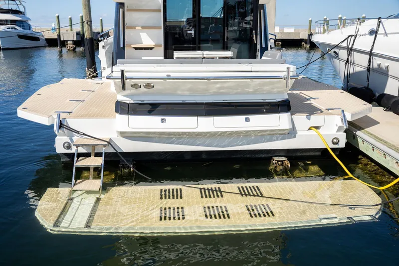 Slide: The Image of Galeon 400 FLY 2025 - 7