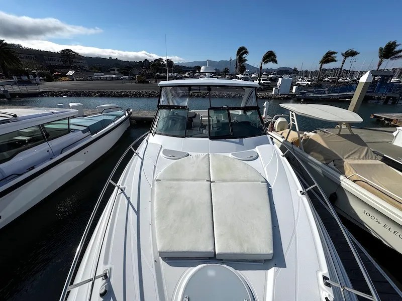 Slide: The Image of Cruisers Yachts 35 2019 - 20