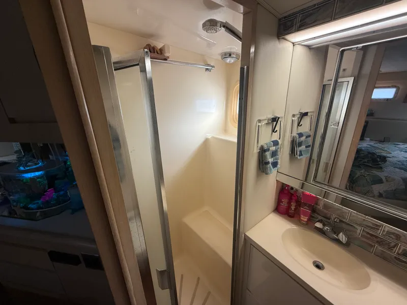 Slide: The Image of Hatteras 52 CMY 1990 - 10