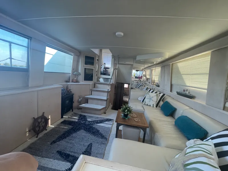 Slide: The Image of Hatteras 52 CMY 1990 - 13