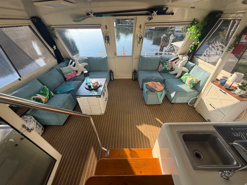 Slide: The Image of Hatteras 52 CMY 1990 - 2