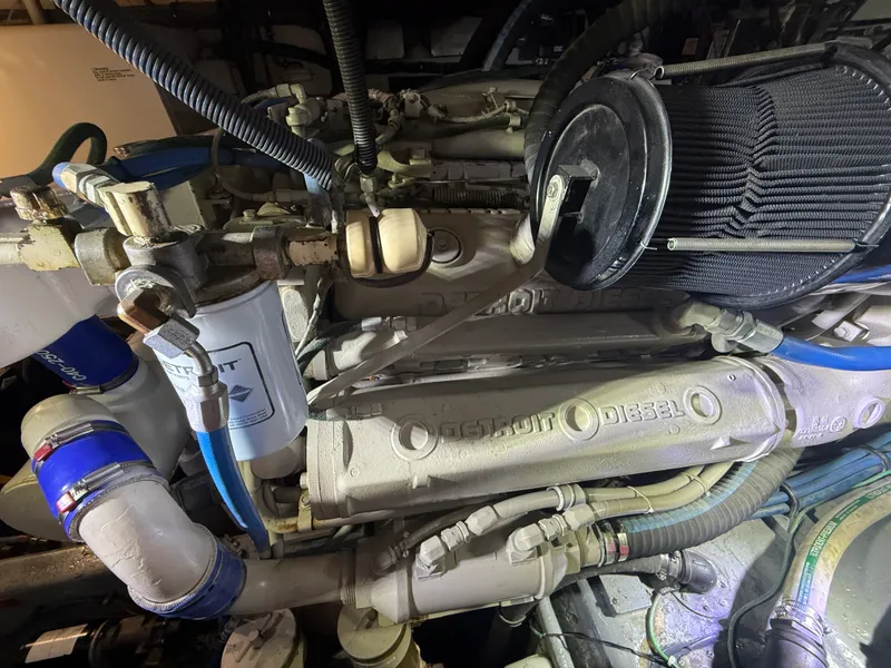 Slide: The Image of Hatteras 52 CMY 1990 - 20