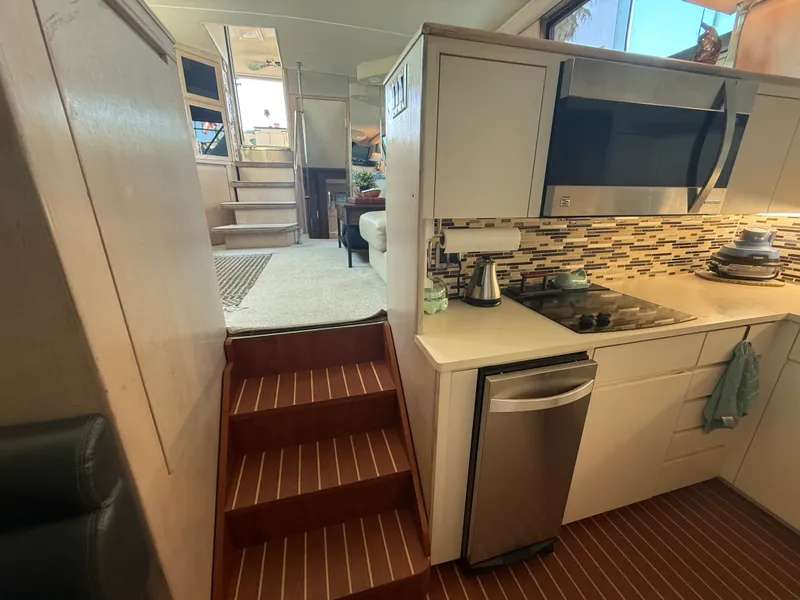 Slide: The Image of Hatteras 52 CMY 1990 - 21