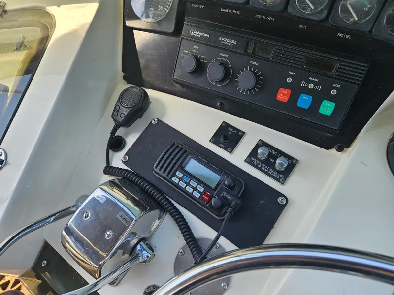 Slide: The Image of Hatteras 52 CMY 1990 - 29