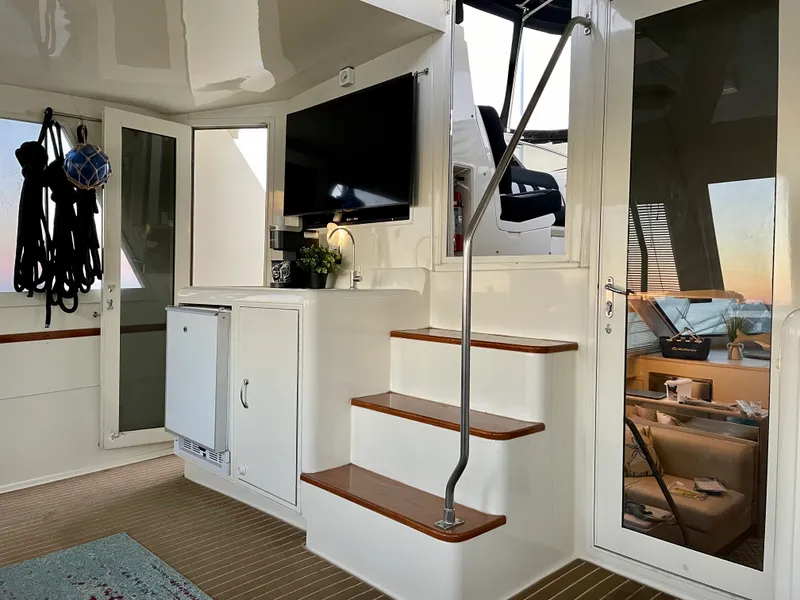 Slide: The Image of Hatteras 52 CMY 1990 - 3