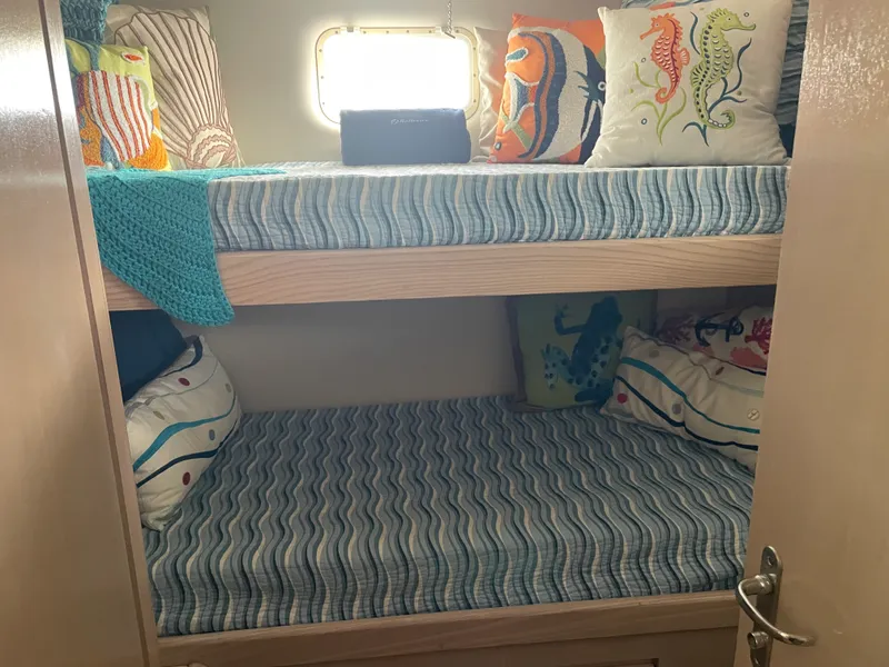 Slide: The Image of Hatteras 52 CMY 1990 - 31