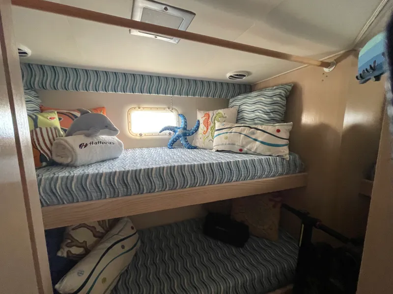 Slide: The Image of Hatteras 52 CMY 1990 - 32