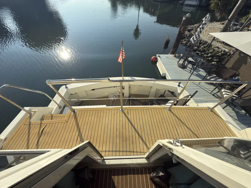 Slide: The Image of Hatteras 52 CMY 1990 - 33