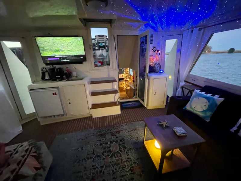 Slide: The Image of Hatteras 52 CMY 1990 - 4