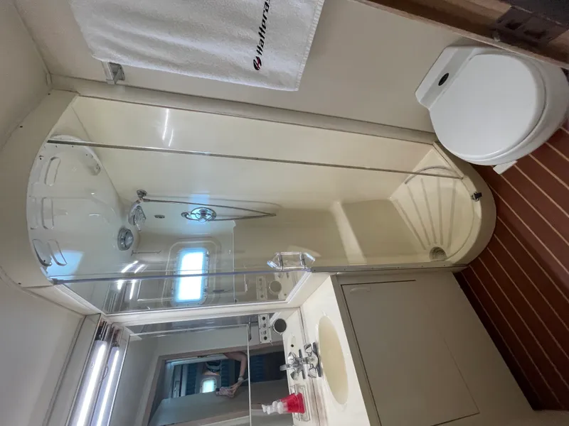 Slide: The Image of Hatteras 52 CMY 1990 - 6