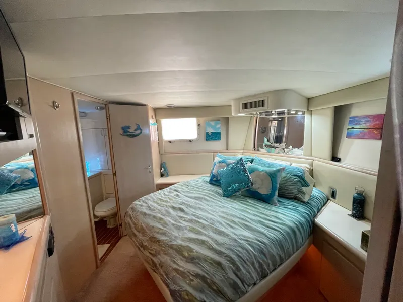 Slide: The Image of Hatteras 52 CMY 1990 - 8