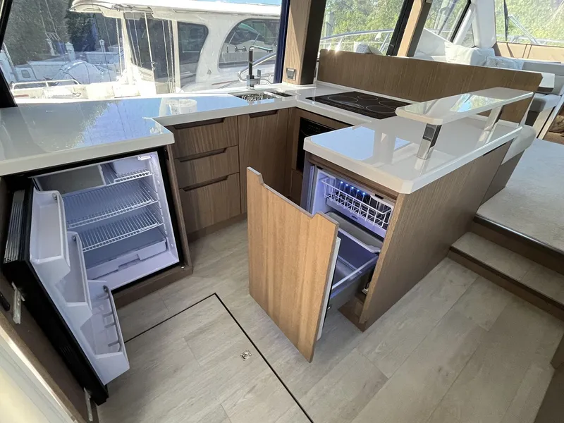 Slide: The Image of Galeon 500 FLY 2023 - 11