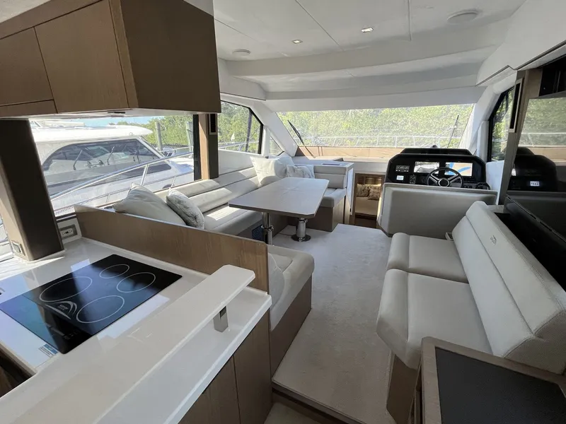 Slide: The Image of Galeon 500 FLY 2023 - 18