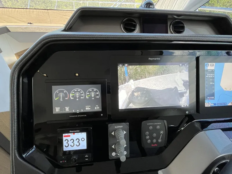 Slide: The Image of Galeon 500 FLY 2023 - 23