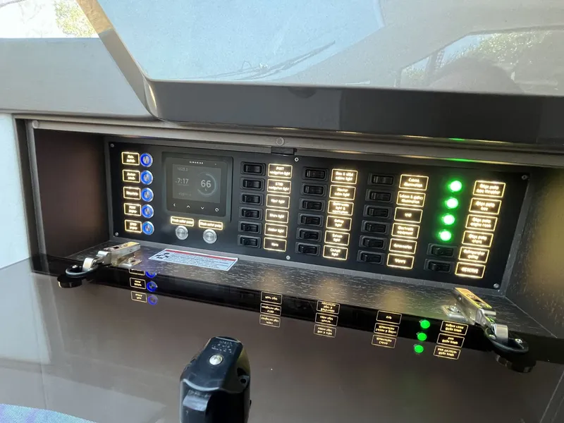 Slide: The Image of Galeon 500 FLY 2023 - 25