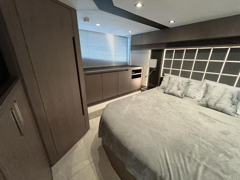 Slide: The Image of Galeon 500 FLY 2023 - 28