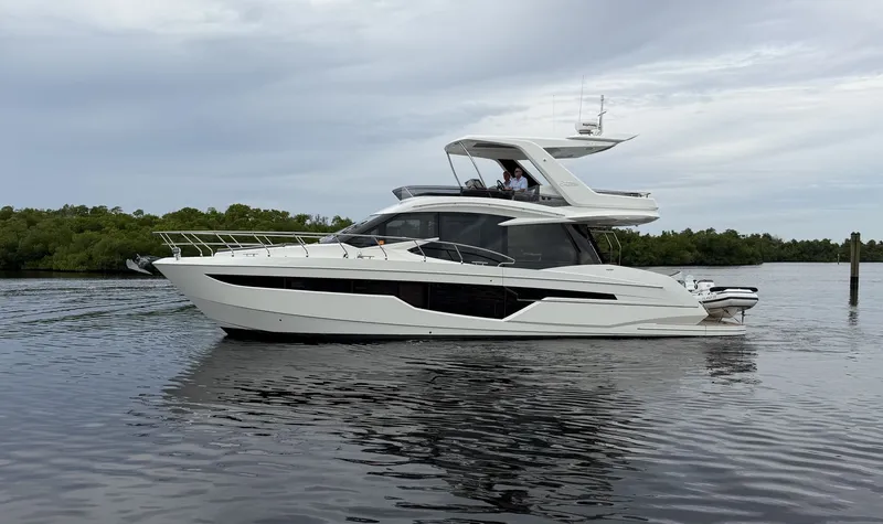 Slide: The Image of Galeon 500 FLY 2023 - 3