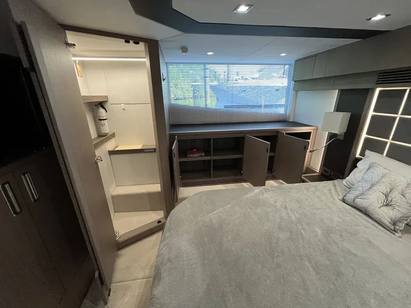 Slide: The Image of Galeon 500 FLY 2023 - 30