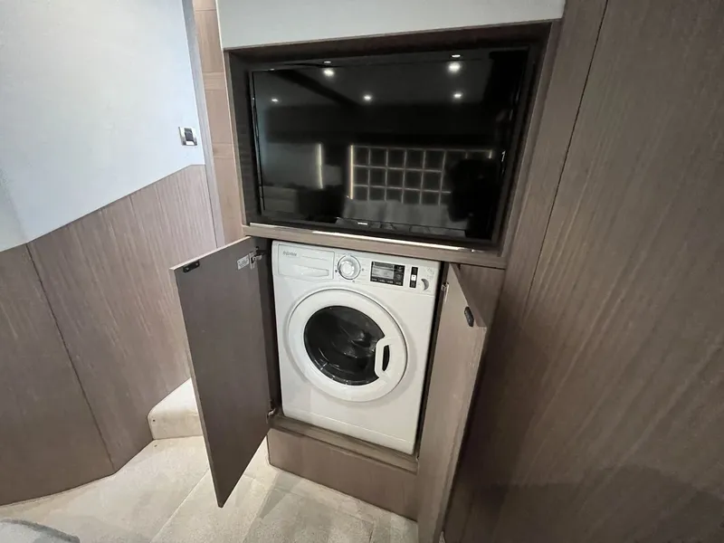 Slide: The Image of Galeon 500 FLY 2023 - 31