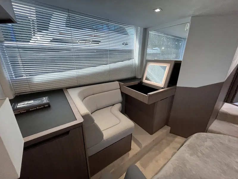 Slide: The Image of Galeon 500 FLY 2023 - 32