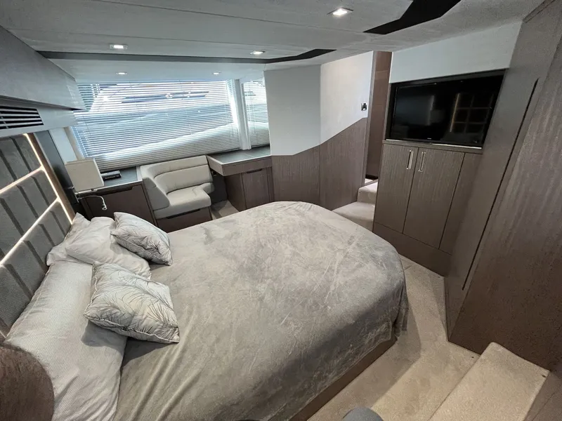 Slide: The Image of Galeon 500 FLY 2023 - 33