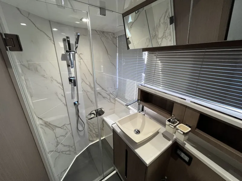 Slide: The Image of Galeon 500 FLY 2023 - 35