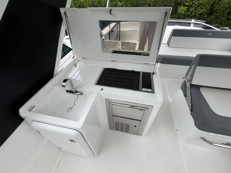 Slide: The Image of Galeon 500 FLY 2023 - 48