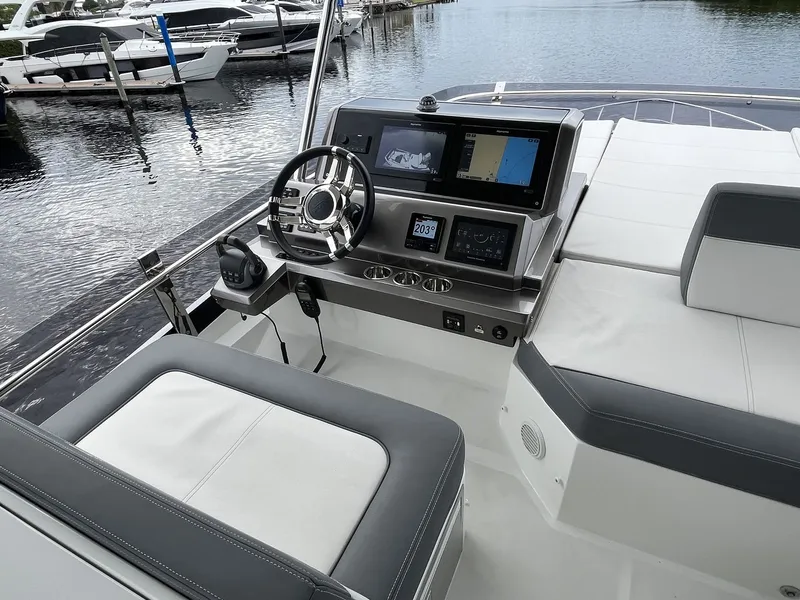 Slide: The Image of Galeon 500 FLY 2023 - 49