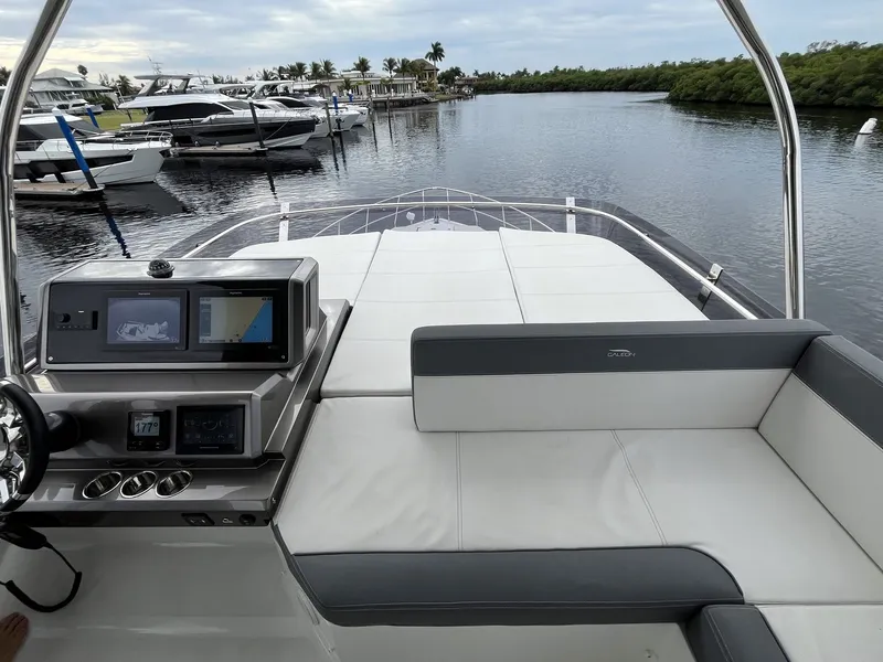 Slide: The Image of Galeon 500 FLY 2023 - 51