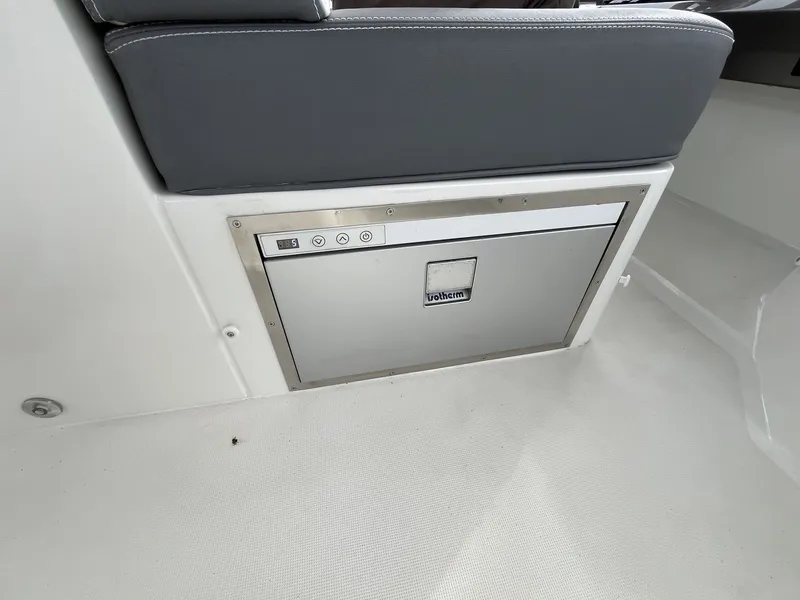 Slide: The Image of Galeon 500 FLY 2023 - 54