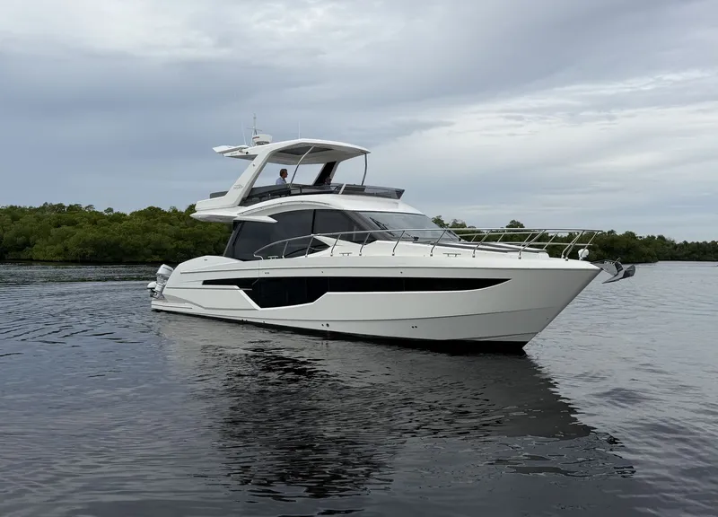 Slide: The Image of Galeon 500 FLY 2023 - 6