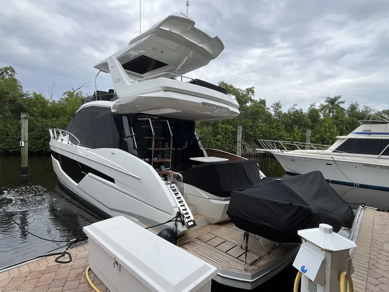 Slide: The Image of Galeon 500 FLY 2023 - 82