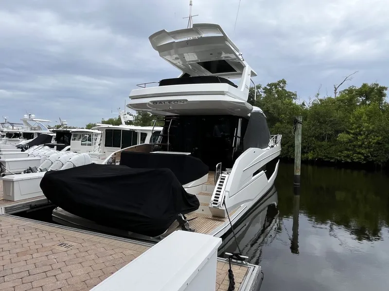 Slide: The Image of Galeon 500 FLY 2023 - 83