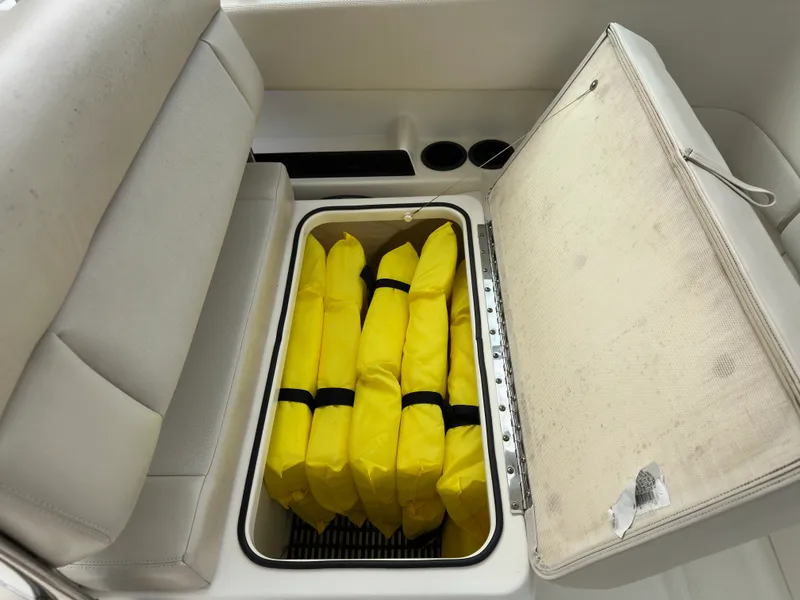 Slide: The Image of Boston Whaler 270 VANTAGE 2017 - 12