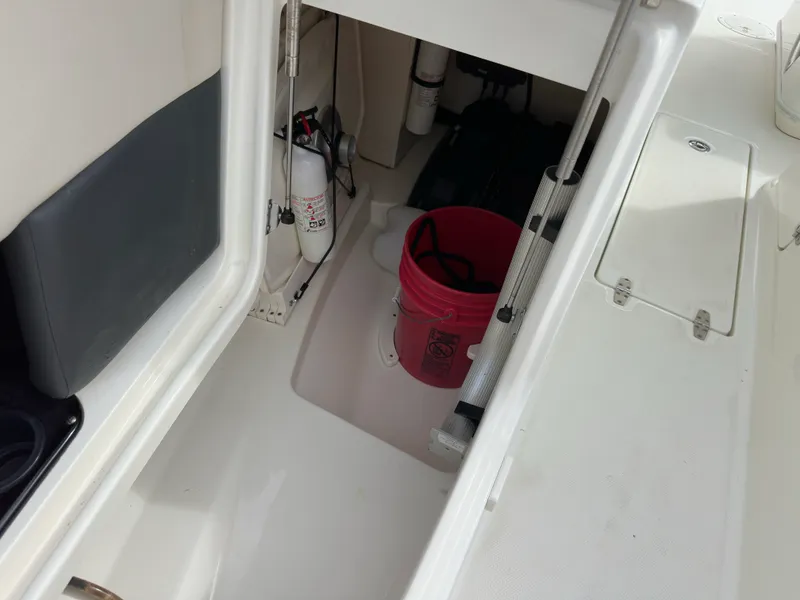 Slide: The Image of Boston Whaler 270 VANTAGE 2017 - 15