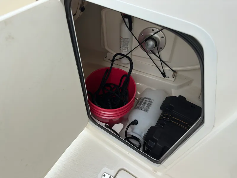 Slide: The Image of Boston Whaler 270 VANTAGE 2017 - 16